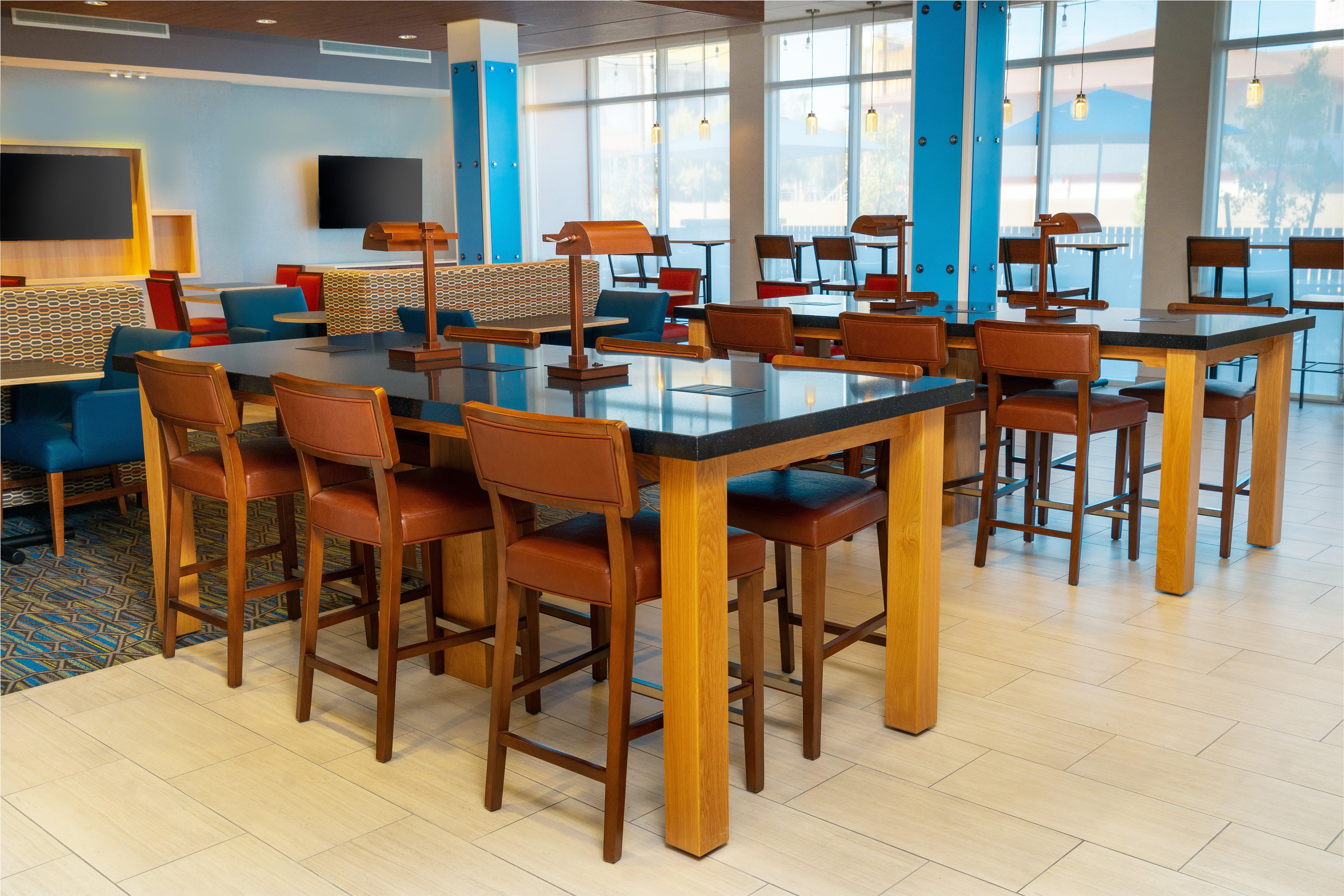 Holiday Inn Express & Suites - Las Vegas - E Tropicana By Ihg Экстерьер фото